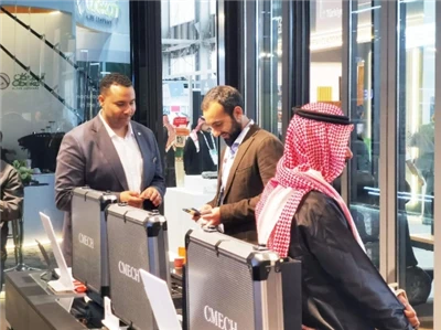 Mech skinner på fem store brancheudstillinger i Saudi -Arabien